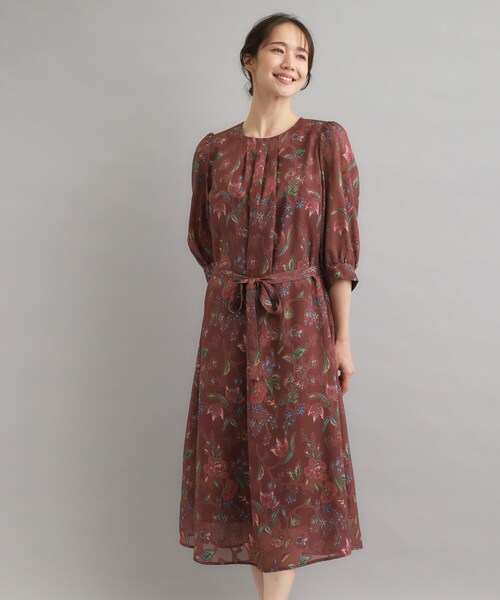 LAURA ASHLEY(ローラアシュレイ)の「【洗える/カラー&無地展開あり】アーシャ柄 ジャカードワンピース(ワンピース・レディース・ブラック/ブラック系/ワイン系1・40/38)」の3枚目の写真