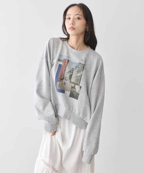 earth music&ecology(アースミュージックアンドエコロジー)の「フォトプリントフラワーラインスウェット(スウェット・レディース・ピンク/アイボリー/グレー・FREE)」の5枚目の写真