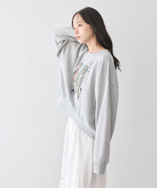 earth music&ecology(アースミュージックアンドエコロジー)の「フォトプリントフラワーラインスウェット(スウェット・レディース・ピンク/アイボリー/グレー・FREE)」の6枚目の写真