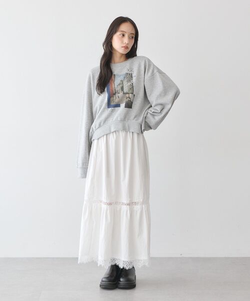 earth music&ecology(アースミュージックアンドエコロジー)の「フォトプリントフラワーラインスウェット(スウェット・レディース・ピンク/アイボリー/グレー・FREE)」の8枚目の写真