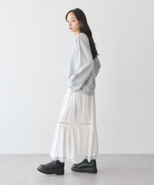earth music&ecology(アースミュージックアンドエコロジー)の「フォトプリントフラワーラインスウェット(スウェット・レディース・ピンク/アイボリー/グレー・FREE)」の10枚目の写真