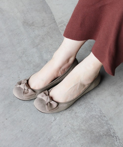 RiiiKa（リーカ）の「【安心の日本製】リボンフラットパンプス【RiiiKa/リーカ】（パンプス・レディース・ブラック/ブラウン系その他/ブラウン系その他2/ネイビー/ブラック系その他/ブラック系その他2/ベージュ系その他/ブラック系その他3/グレー系その他/ブラック系その他4・24.5cm/23.0cm/25.0cm/22.0cm/23.5cm/22.5cm/21.5cm/24.0cm/21.5㎝）」の10枚目の写真