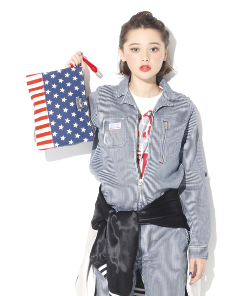 X-girl(エックスガール)の「FLAG BIG POUCH(ポーチ・レディース・ブラック/ネイビー・ONE SIZE)」の3枚目の写真