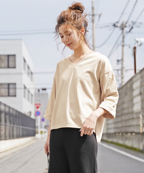 reca（レカ）の「スリット入りVネックカットソー（Tシャツ/カットソー・レディース・ブラック/ベージュ/ネイビー/グレー・FREE）」の3枚目の写真
