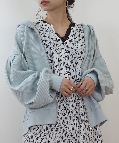 tiptop(ティップトップ)の「ワッフルジップパーカー(パーカー・レディース・ベージュ/ライトグリーン/キナリ/ラベンダー・FREE)」の3枚目の写真