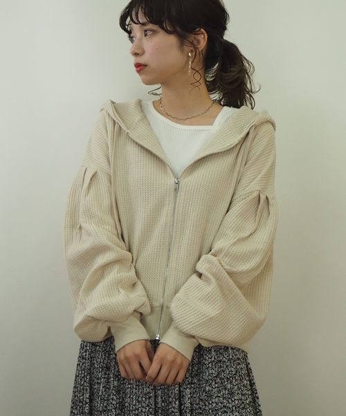tiptop(ティップトップ)の「ワッフルジップパーカー(パーカー・レディース・ベージュ/ライトグリーン/キナリ/ラベンダー・FREE)」の8枚目の写真