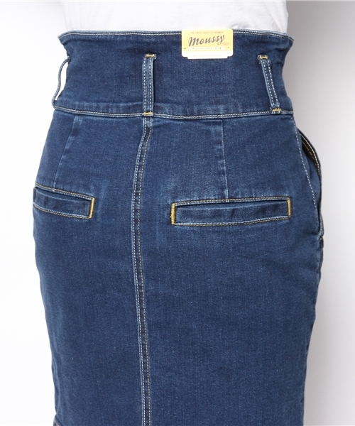 MOUSSY（マウジー）の「HI WAIST TUCK MINI SK（デニムスカート・レディース・ワンウォッシュ/ホワイト・2/0/1）」の7枚目の写真