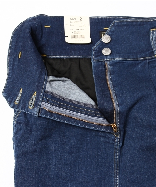 MOUSSY（マウジー）の「HI WAIST TUCK MINI SK（デニムスカート・レディース・ワンウォッシュ/ホワイト・2/0/1）」の10枚目の写真