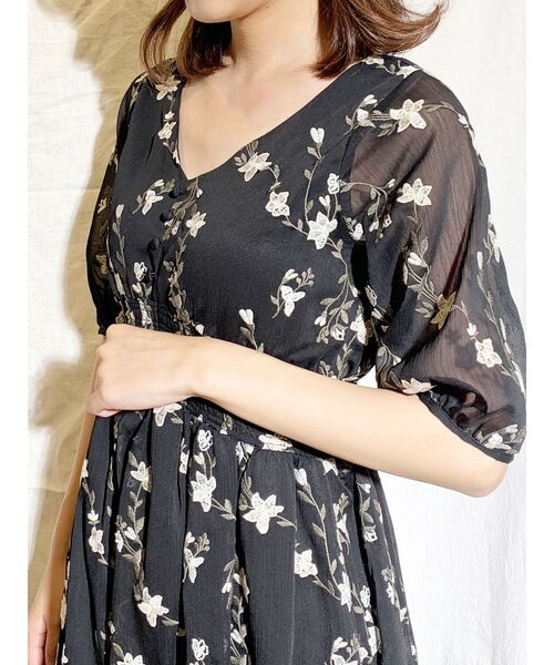 MERCURYDUO（マーキュリーデュオ）の「楊柳刺繍シャーリングワンピース（ワンピース・レディース・ブラック/ベージュ・SMALL/MEDIUM）」の9枚目の写真