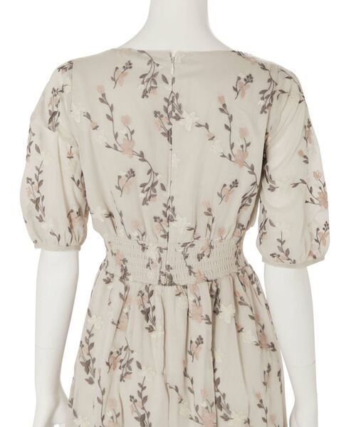 MERCURYDUO（マーキュリーデュオ）の「楊柳刺繍シャーリングワンピース（ワンピース・レディース・ブラック/ベージュ・SMALL/MEDIUM）」の16枚目の写真