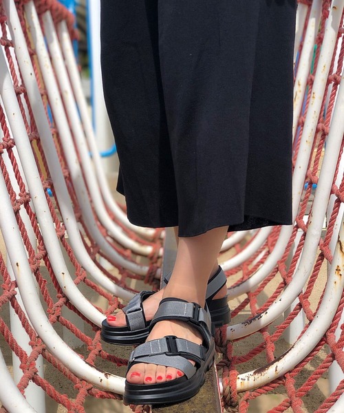 Sugar Sugar（シュガーシュガー）の「【SUGAR SUGAR シュガーシュガー】ベルクロスポーツサンダル（サンダル・レディース・カーキ/レッド/ブラック/グレー/ベージュ/マスタード・S/LL/M/L）」の22枚目の写真