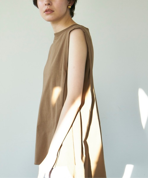 GALLARDAGALANTE（ガリャルダガランテ）の「タックフレアカットソー（Tシャツ/カットソー・レディース・チャコールグレー/パープル/ブラウン/ホワイト/レッド/グリーン/ブラック・FREE）」の4枚目の写真