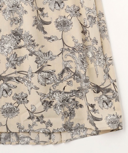 NICOLE white（ニコルホワイト）の「ボタニカル柄ワンピース（ワンピース・レディース・ブラック/ブラウン/ベージュ・FREE）」の5枚目の写真