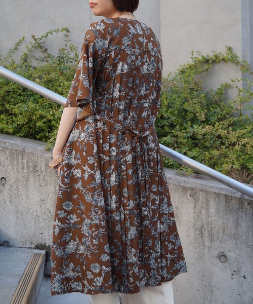 NICOLE white（ニコルホワイト）の「ボタニカル柄ワンピース（ワンピース・レディース・ブラック/ブラウン/ベージュ・FREE）」の11枚目の写真