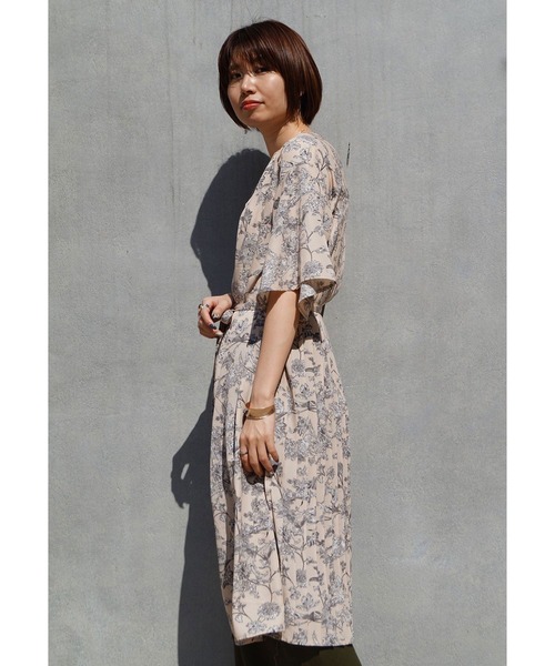NICOLE white（ニコルホワイト）の「ボタニカル柄ワンピース（ワンピース・レディース・ブラック/ブラウン/ベージュ・FREE）」の14枚目の写真