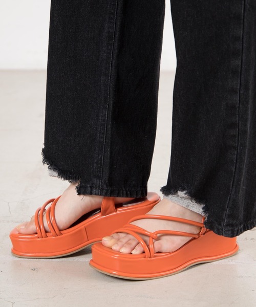 WEGO(ウィゴー)の「WEGO/厚底ストラップサンダル(サンダル・レディース・ブルー/グリーン/オレンジ/アイボリー/ブラック・MEDIUM/LARGE)」の5枚目の写真