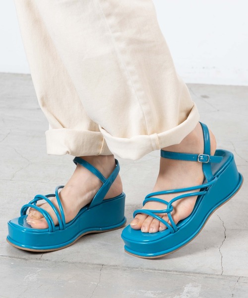 WEGO(ウィゴー)の「WEGO/厚底ストラップサンダル(サンダル・レディース・ブルー/グリーン/オレンジ/アイボリー/ブラック・MEDIUM/LARGE)」の4枚目の写真