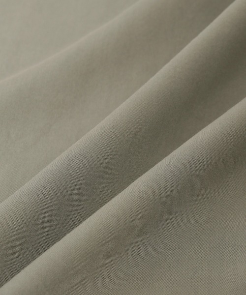 ADAM ET ROPE'(アダムエロペ)の「【セットアップ対応】イージーレーヨンシャツ(シャツ/ブラウス・レディース・グレー/ダークブラウン・FREE)」の6枚目の写真