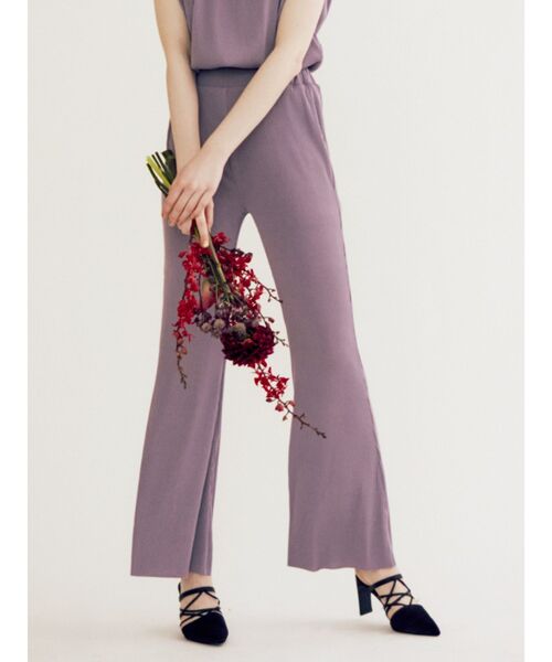 EVRIS（エヴリス）の「プリーツフレアパンツ【セットアップ着用可能】（スラックス・レディース・ブラック/パープル/アイボリー・FREE）」の3枚目の写真