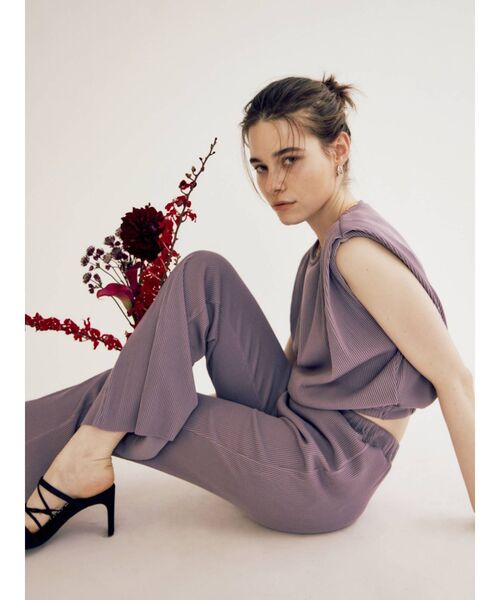 EVRIS（エヴリス）の「プリーツフレアパンツ【セットアップ着用可能】（スラックス・レディース・ブラック/パープル/アイボリー・FREE）」の12枚目の写真