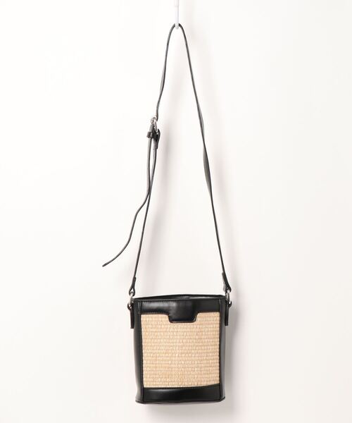 KOBE LETTUCE（コウベレタス）の「フェイクレザーカゴショルダーバッグ（かごバッグ・レディース・ブラック/アイボリー/ブラウン・FREE）」の5枚目の写真