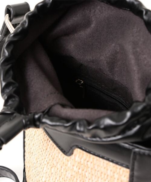 KOBE LETTUCE（コウベレタス）の「フェイクレザーカゴショルダーバッグ（かごバッグ・レディース・ブラック/アイボリー/ブラウン・FREE）」の16枚目の写真