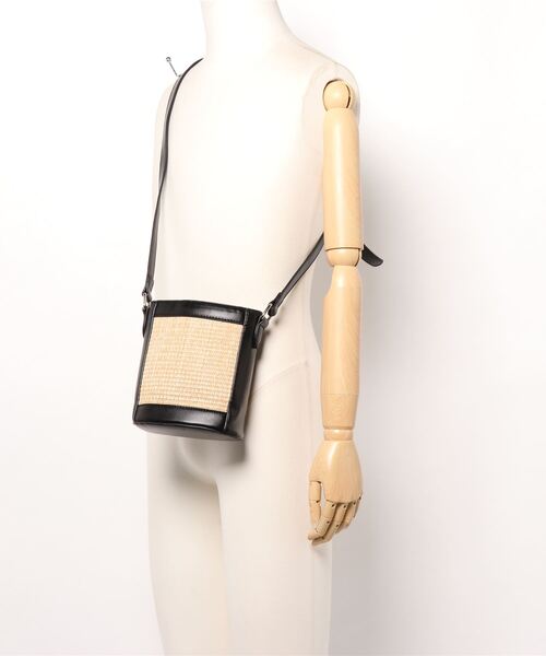 KOBE LETTUCE（コウベレタス）の「フェイクレザーカゴショルダーバッグ（かごバッグ・レディース・ブラック/アイボリー/ブラウン・FREE）」の9枚目の写真