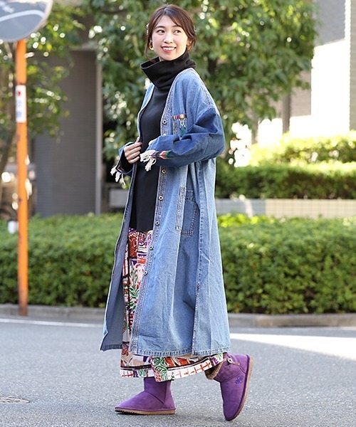 チチカカ（チチカカ）の「メタルパーツ付きムートンブーツ（ブーツ・レディース・ブラック/パープル/キャメル・MEDIUM/LARGE）」の7枚目の写真