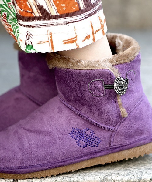 チチカカ（チチカカ）の「メタルパーツ付きムートンブーツ（ブーツ・レディース・ブラック/パープル/キャメル・MEDIUM/LARGE）」の8枚目の写真