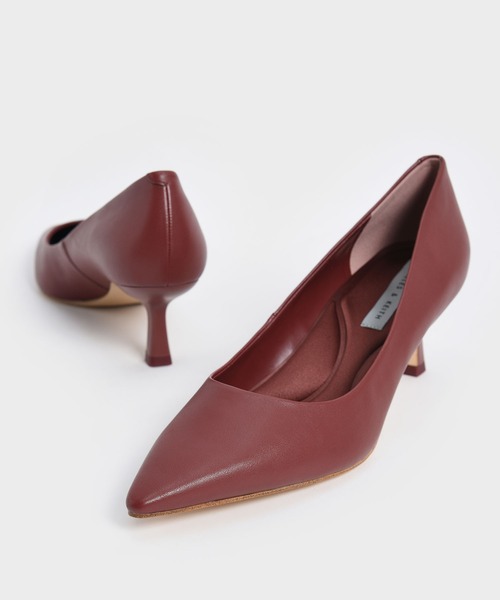 CHARLES & KEITH(チャールズ & キース)の「ポインテッド キトゥンヒールパンプス / Pointed Kitten Heel Pumps(パンプス・レディース・スモークピンク/ブラック/マルーン/オフホワイト/セージグリーン/ブラウン/ブラック系その他2/アイボリー/ライトブラウン/バーガンディー・25.5cm/23cm/24.5cm/25cm/22.5cm/23.5cm/22cm/26.5cm)」の14枚目の写真