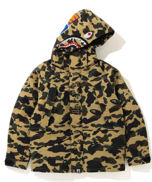 A BATHING APE（アベイシングエイプ）の「1ST CAMO SHARK SNOWBOARD