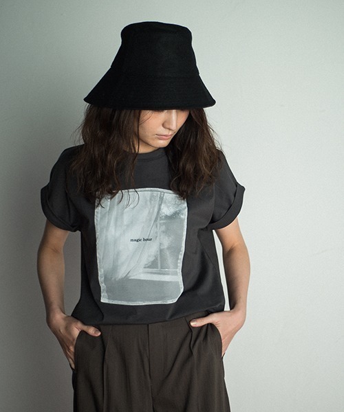 MAYSON GREY（メイソングレイ）の「PHOTOシアーTシャツ（Tシャツ/カットソー・レディース・ブラック/ベージュ/オフホワイト・M）」の2枚目の写真