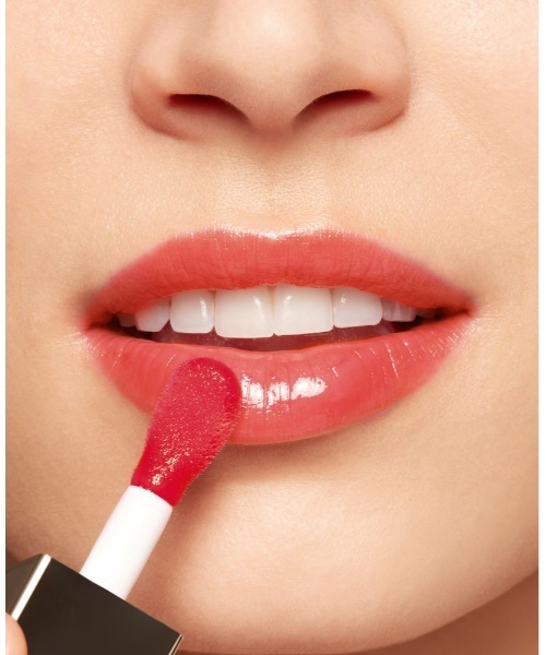 CLARINS（クラランス）の「コンフォート リップ オイル（口紅/リップティント/グロス・レディース・01 honey/03 red berry/04 candy/05 tangerine/06 mint/08 blackberry/【限定色】09 red berry gram/【限定色】14 SAKURA・FREE）」の19枚目の写真