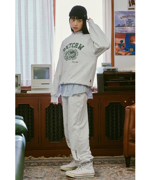 ROMANTIC CROWN（ロマンティッククラウン）の「【ROMANTIC CROWN】RMTCRW HEAVYWEIGHT SWEATSHIRT / ロマンティッククラウン アーチ ロゴ ヘヴィウェイト スウェットシャツ（スウェット・メンズ・ライトグレー/ブラック・SMALL/MEDIUM/LARGE/X-LARGE）」の5枚目の写真