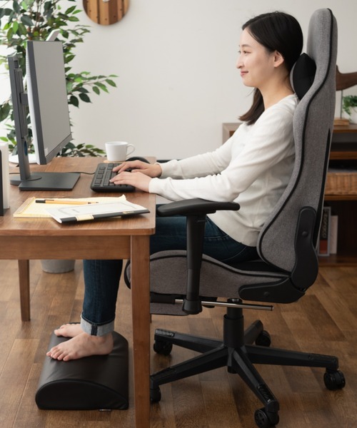 EMOOR(エムール)の「フットレストクッション(クッション/クッションカバー・レディース・ブラック/グレー・FREE)」の8枚目の写真