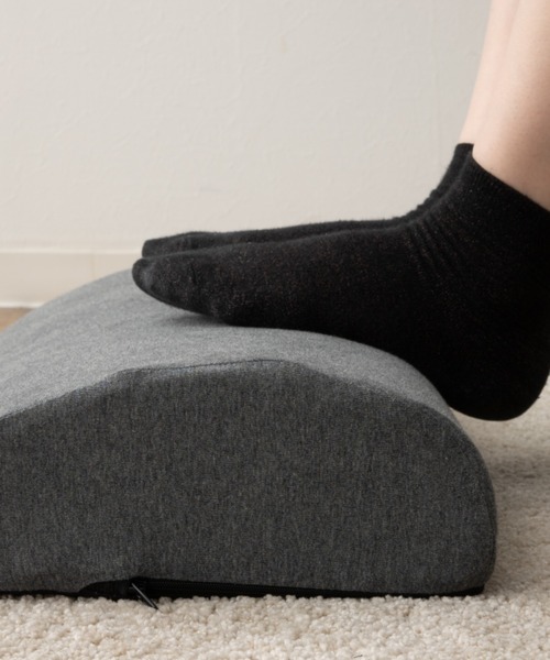 EMOOR(エムール)の「フットレストクッション(クッション/クッションカバー・レディース・ブラック/グレー・FREE)」の6枚目の写真