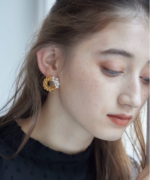 12Twelve Agenda(トゥエルブ アジェンダ)の「淡水パール×ビーズフープピアス(ピアス(両耳用)・レディース・ゴールド・FREE)」の3枚目の写真