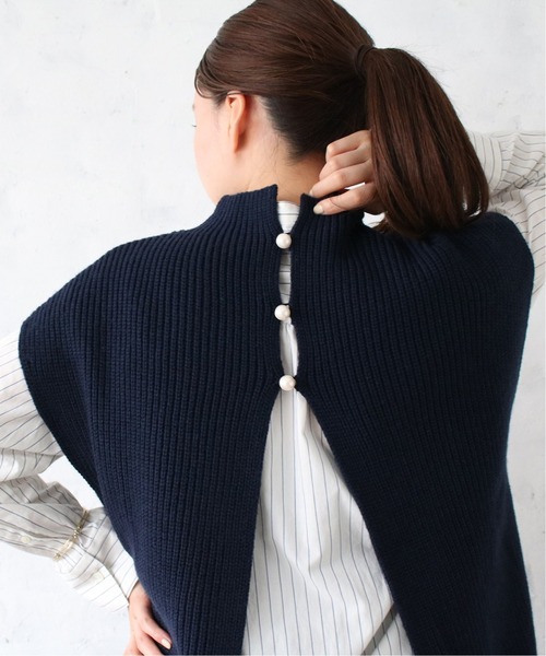 IENA(イエナ)の「パールボタンBack開き片畦ベスト(ニット/セーター・レディース・ホワイト/チャコールグレー/ネイビー・FREE)」の10枚目の写真