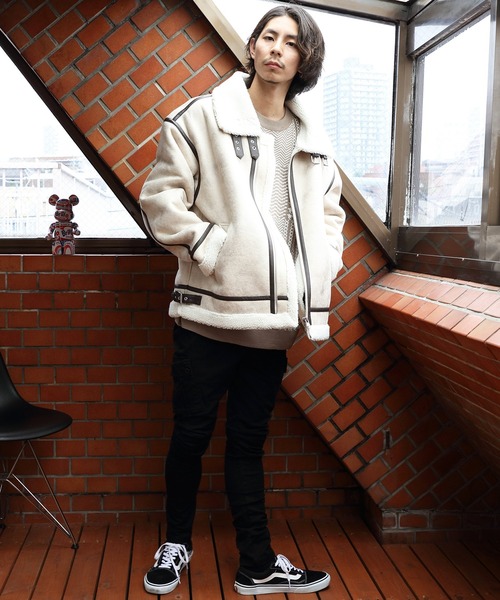 8(eight)(エイト)の「フェイクムートンBー3フライトジャケット(ブルゾン・メンズ・ブラック/アイボリー/ベージュ・MEDIUM/LARGE)」の12枚目の写真