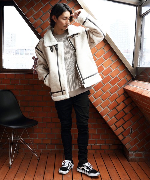 8(eight)(エイト)の「フェイクムートンBー3フライトジャケット(ブルゾン・メンズ・ブラック/アイボリー/ベージュ・MEDIUM/LARGE)」の13枚目の写真