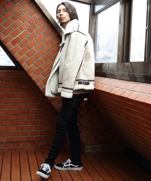 8(eight)(エイト)の「フェイクムートンBー3フライトジャケット(ブルゾン・メンズ・ブラック/アイボリー/ベージュ・MEDIUM/LARGE)」の15枚目の写真