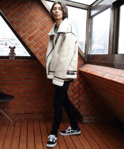 8(eight)(エイト)の「フェイクムートンBー3フライトジャケット(ブルゾン・メンズ・ブラック/アイボリー/ベージュ・MEDIUM/LARGE)」の16枚目の写真