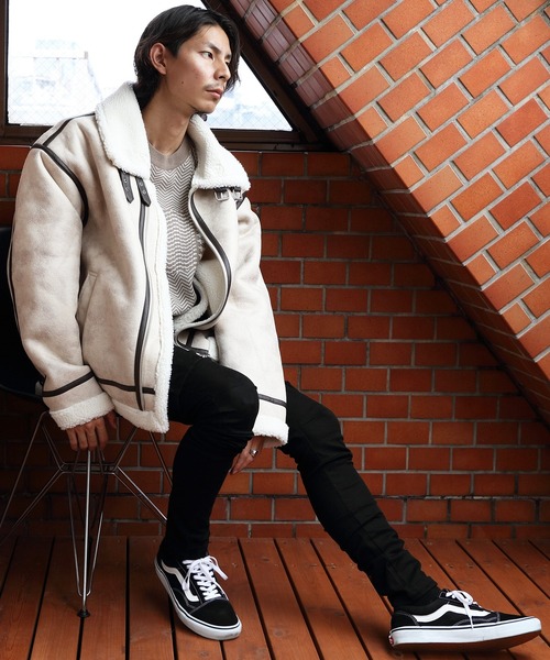 8(eight)(エイト)の「フェイクムートンBー3フライトジャケット(ブルゾン・メンズ・ブラック/アイボリー/ベージュ・MEDIUM/LARGE)」の17枚目の写真