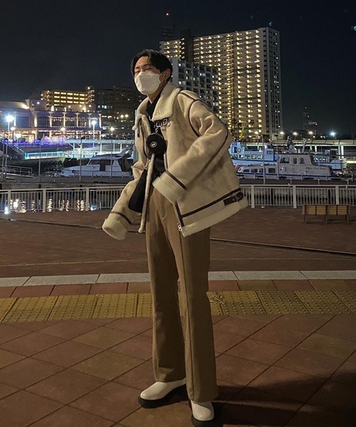 8(eight)(エイト)の「フェイクムートンBー3フライトジャケット(ブルゾン・メンズ・ブラック/アイボリー/ベージュ・MEDIUM/LARGE)」の9枚目の写真