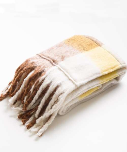 OMNES（オムネス）の「起毛2WAY大判フリンジストール（マフラー・レディース・ベージュ/アイボリー/モカ/ブラウン/ブラック系その他/ブラウン系その他/イエロー/ハウンドトゥース/パープル/グリーン・FREE）」の13枚目の写真