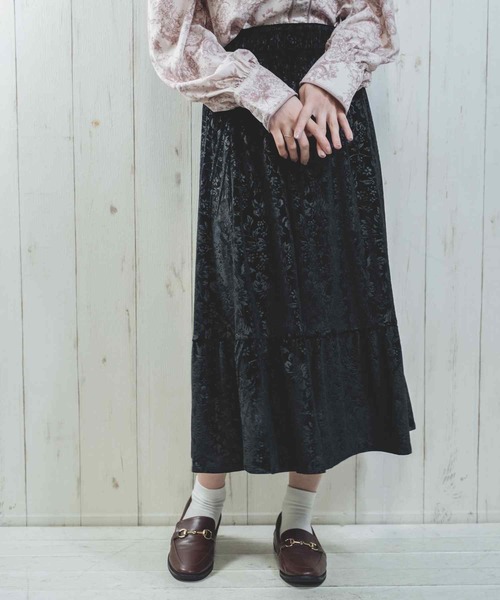 Hamble by Par Avion(ハンブルバイパラビオン)の「フラワースカート(スカート・レディース・ブラック/モカ・ONESIZE)」の2枚目の写真
