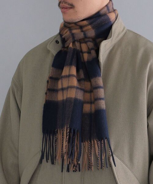 SHIPS（シップス）の「SHIPS: ウール/カシミヤ ベーシック チェック マフラー（マフラー・メンズ・ブラック/カーキ/ダークグレー/キャメル/ワイン/ネイビー・ONE SIZE）」の6枚目の写真