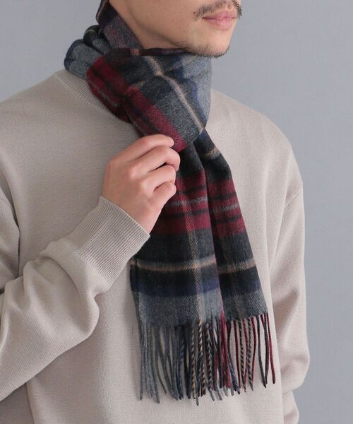 SHIPS（シップス）の「SHIPS: ウール/カシミヤ ベーシック チェック マフラー（マフラー・メンズ・ブラック/カーキ/ダークグレー/キャメル/ワイン/ネイビー・ONE SIZE）」の3枚目の写真