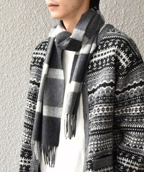 SHIPS（シップス）の「SHIPS: ウール/カシミヤ ベーシック チェック マフラー（マフラー・メンズ・ブラック/カーキ/ダークグレー/キャメル/ワイン/ネイビー・ONE SIZE）」の10枚目の写真