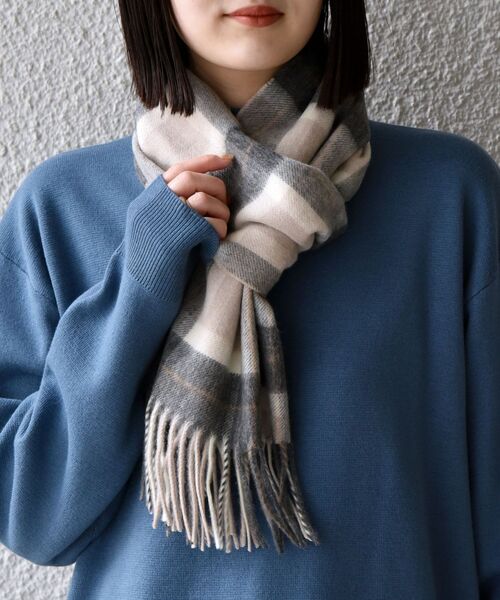 SHIPS（シップス）の「SHIPS: ウール/カシミヤ ベーシック チェック マフラー（マフラー・メンズ・ブラック/カーキ/ダークグレー/キャメル/ワイン/ネイビー・ONE SIZE）」の11枚目の写真